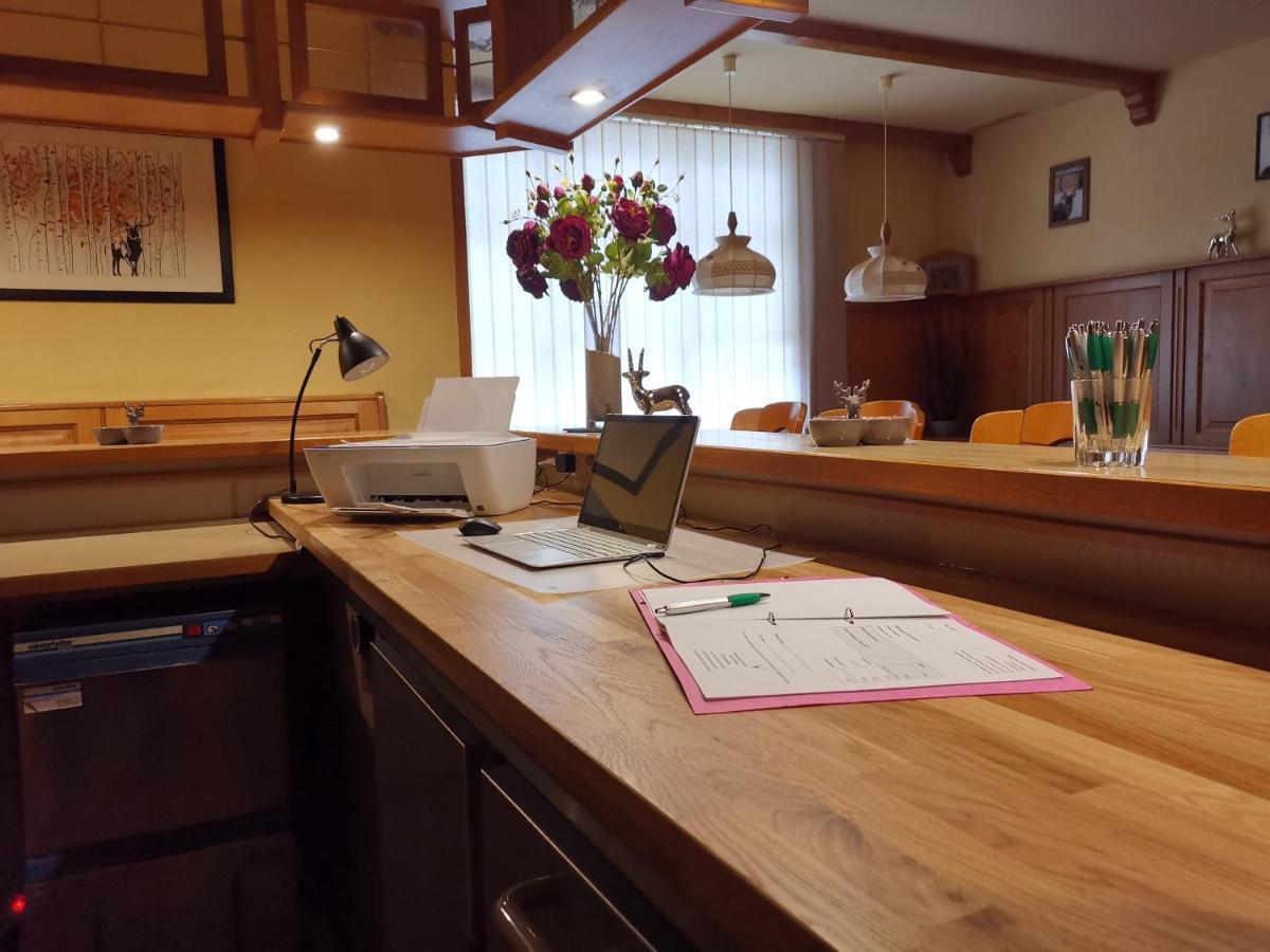Hotel-Pension Zum Hirsch Hattersheim am Main Exteriör bild
