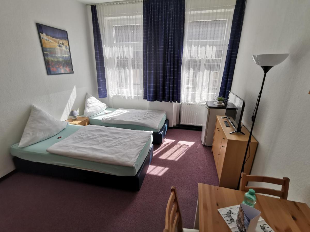 Hotel-Pension Zum Hirsch Hattersheim am Main Exteriör bild