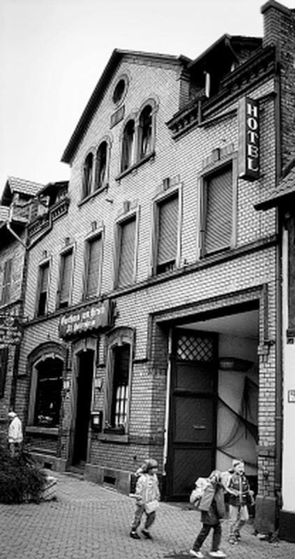 Hotel-Pension Zum Hirsch Hattersheim am Main Exteriör bild