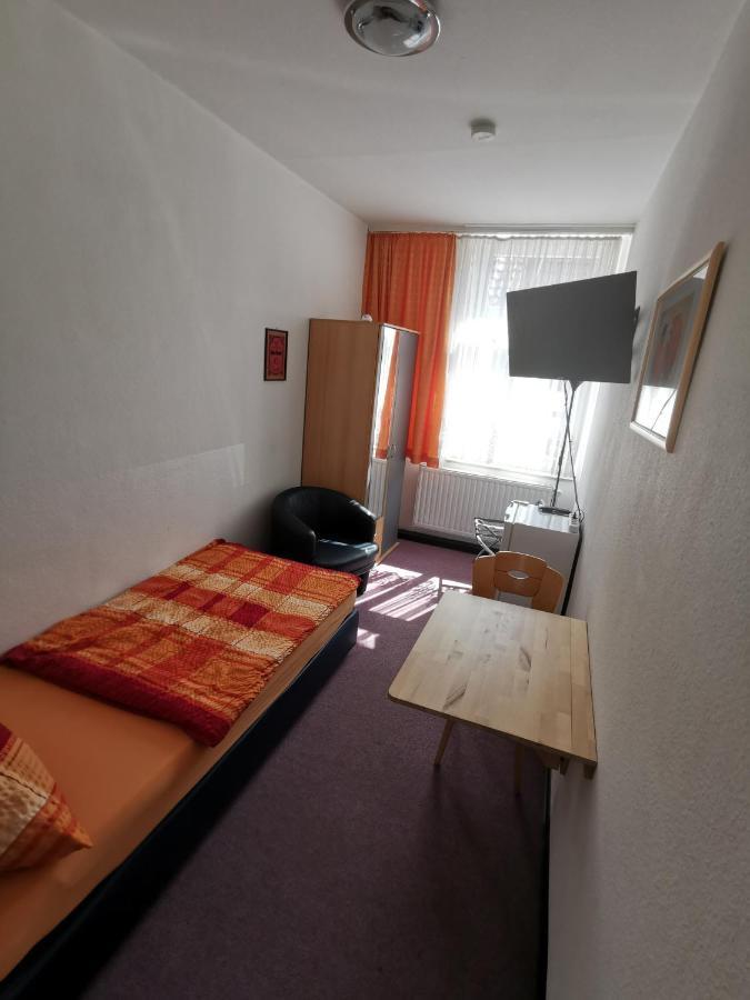 Hotel-Pension Zum Hirsch Hattersheim am Main Exteriör bild