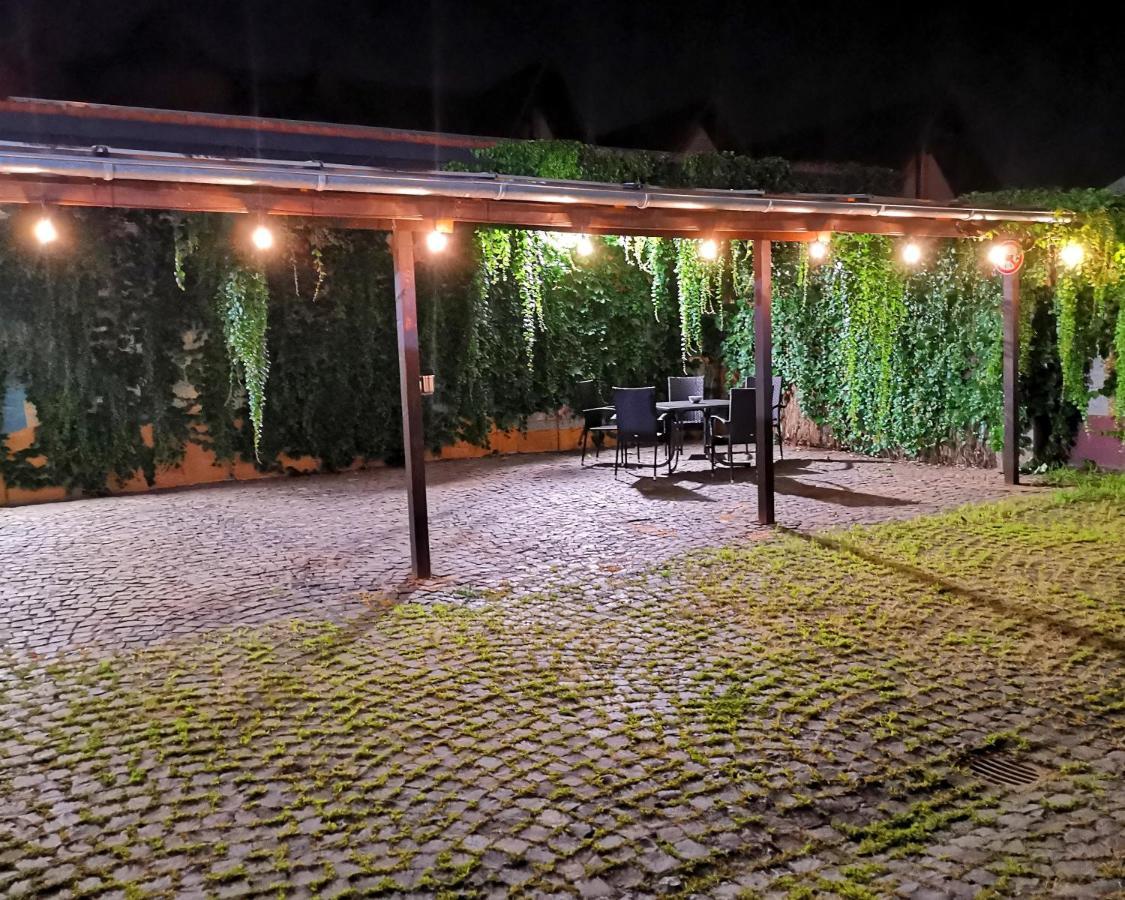 Hotel-Pension Zum Hirsch Hattersheim am Main Exteriör bild