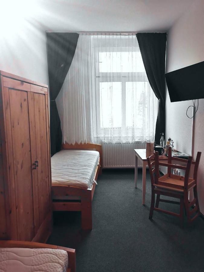 Hotel-Pension Zum Hirsch Hattersheim am Main Exteriör bild