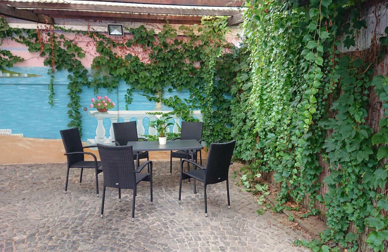 Hotel-Pension Zum Hirsch Hattersheim am Main Exteriör bild